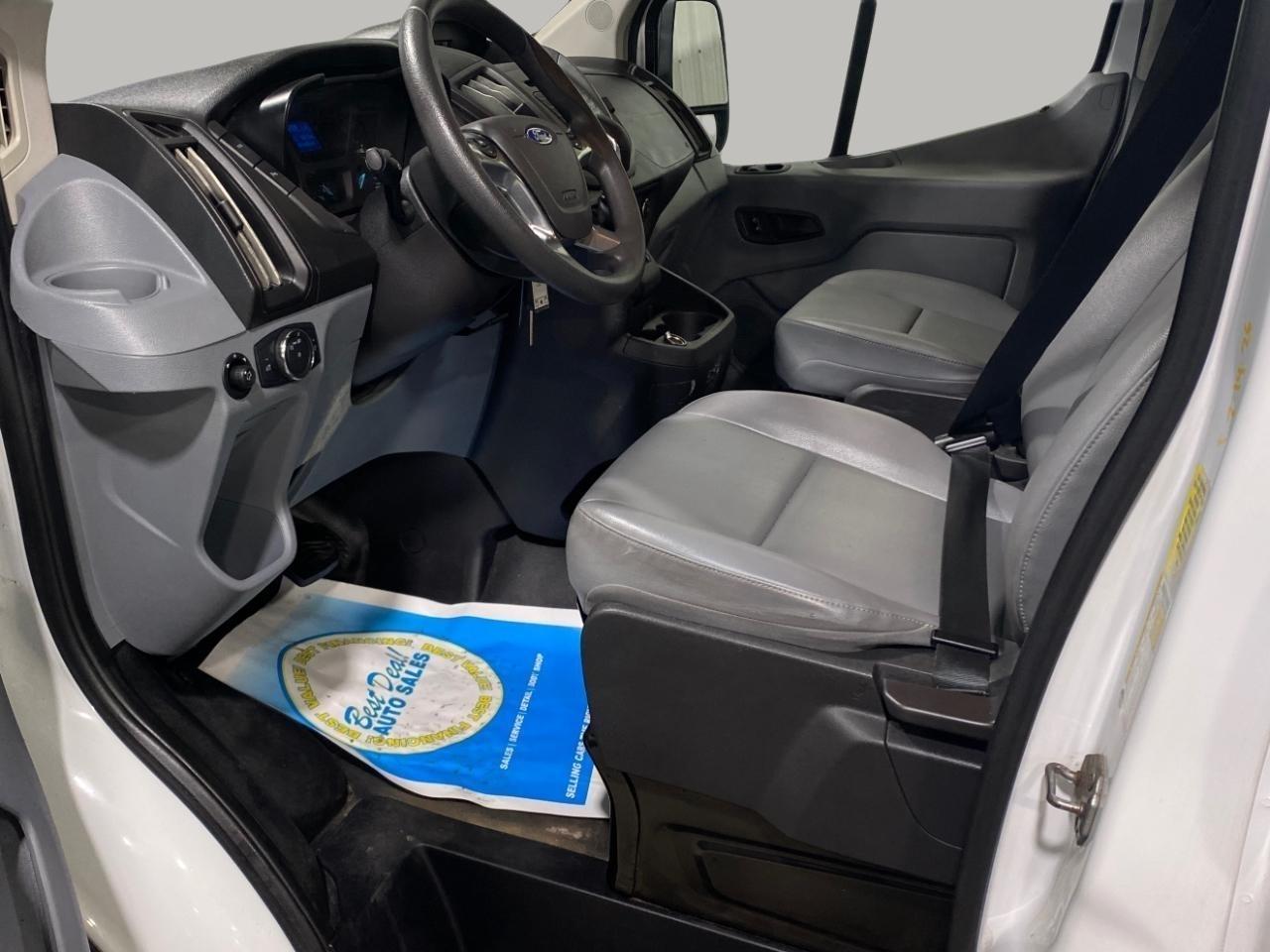 Ford Transit 250 Van Low Roof w/Sliding Pass. 130-in. WB 2018