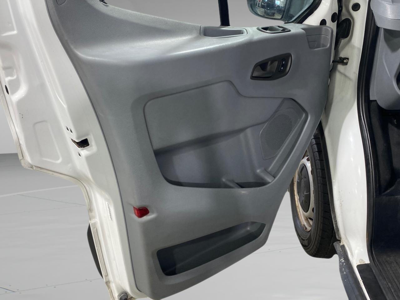 Ford Transit 250 Van Low Roof w/Sliding Pass. 130-in. WB 2018