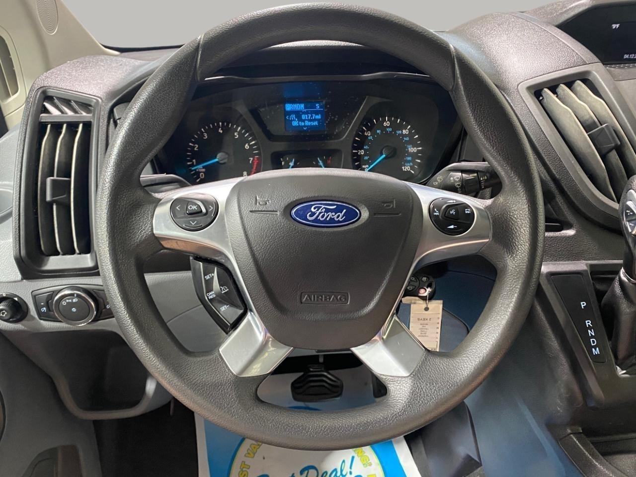 Ford Transit 250 Van Low Roof w/Sliding Pass. 130-in. WB 2018