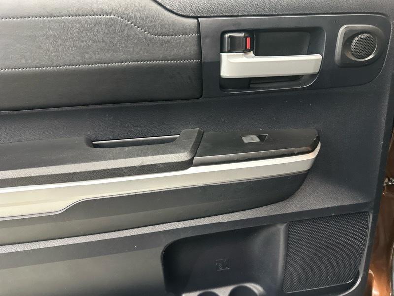 Toyota Tundra Limited 5.7L CrewMax 4WD 2015