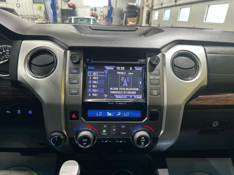 Toyota Tundra Limited 5.7L CrewMax 4WD 2015