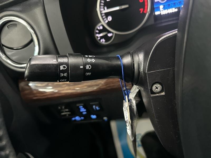 Toyota Tundra Limited 5.7L CrewMax 4WD 2015