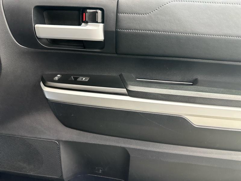 Toyota Tundra Limited 5.7L CrewMax 4WD 2015