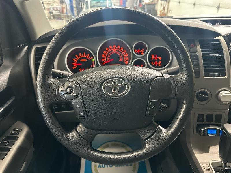 Toyota Tundra Tundra-Grade 5.7L CrewMax 4WD 2013