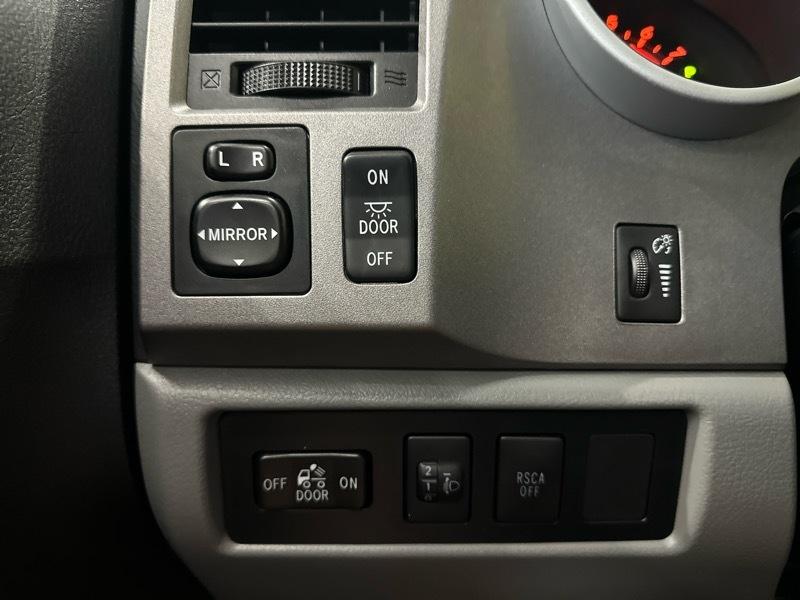 Toyota Tundra Tundra-Grade 5.7L CrewMax 4WD 2013