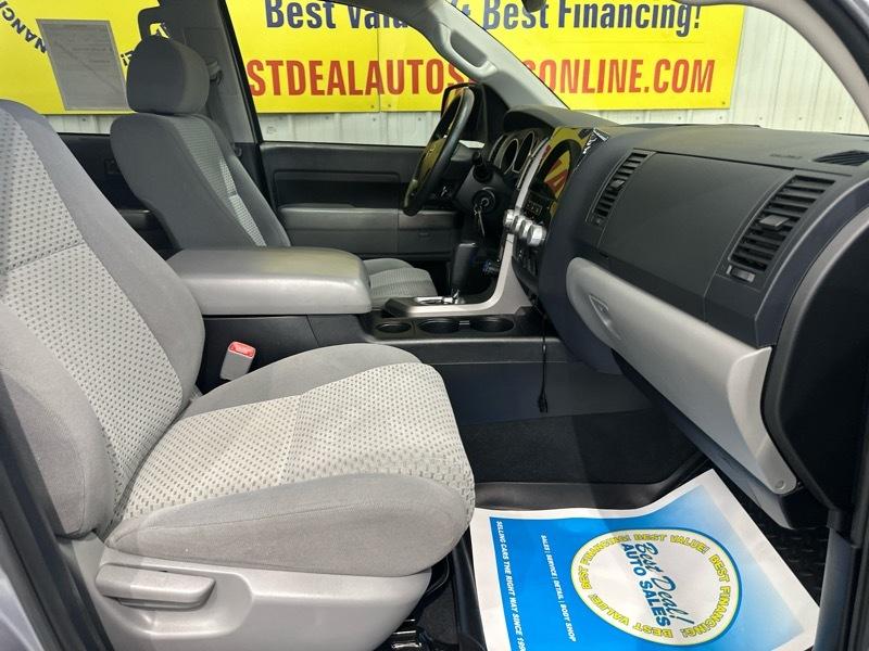 Toyota Tundra Tundra-Grade 5.7L CrewMax 4WD 2013
