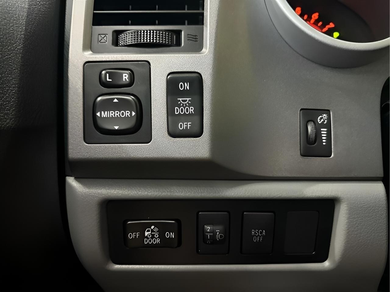 Toyota Tundra  2013
