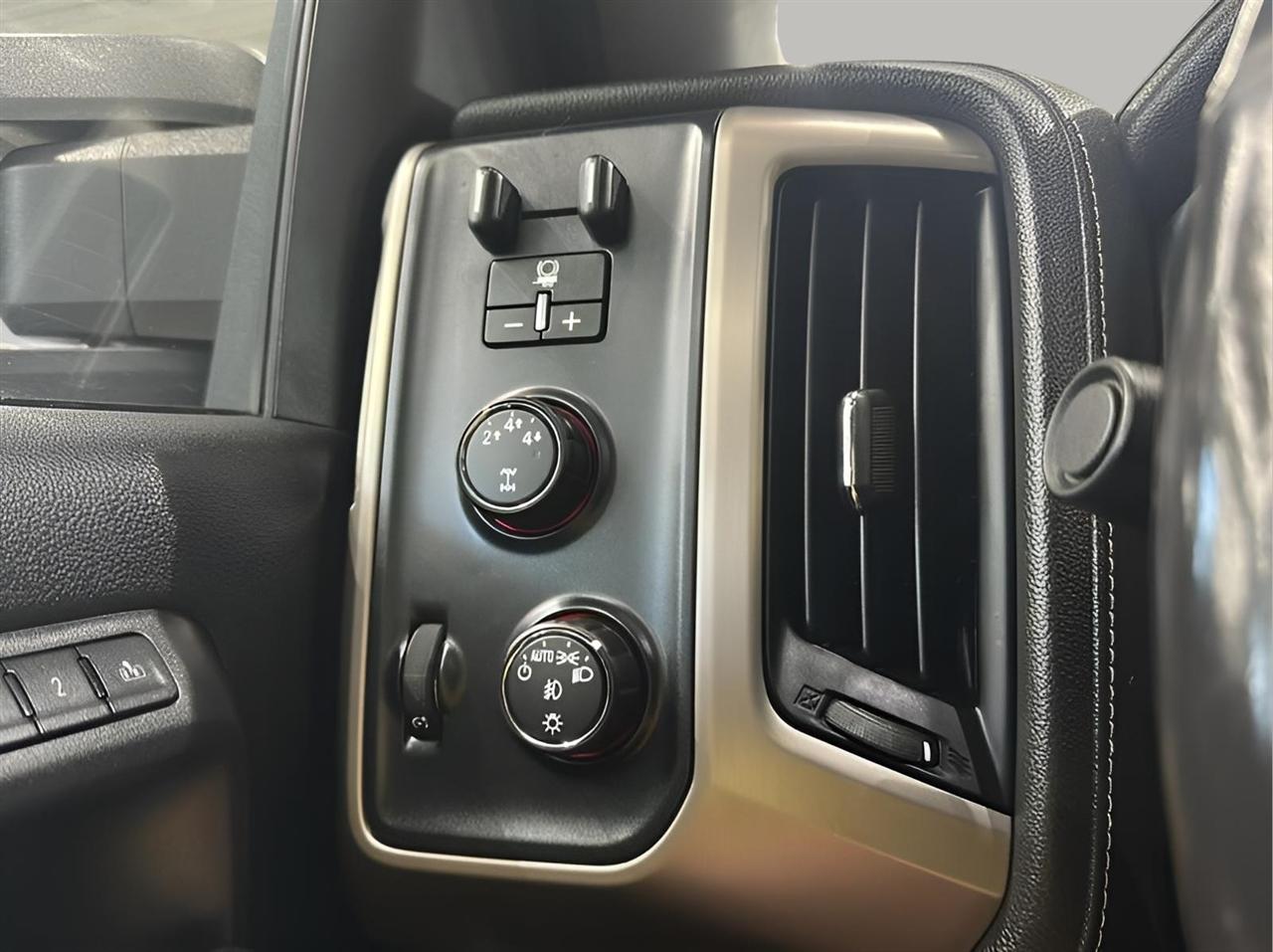 GMC Sierra 2500HD Denali Crew Cab 4WD 2016