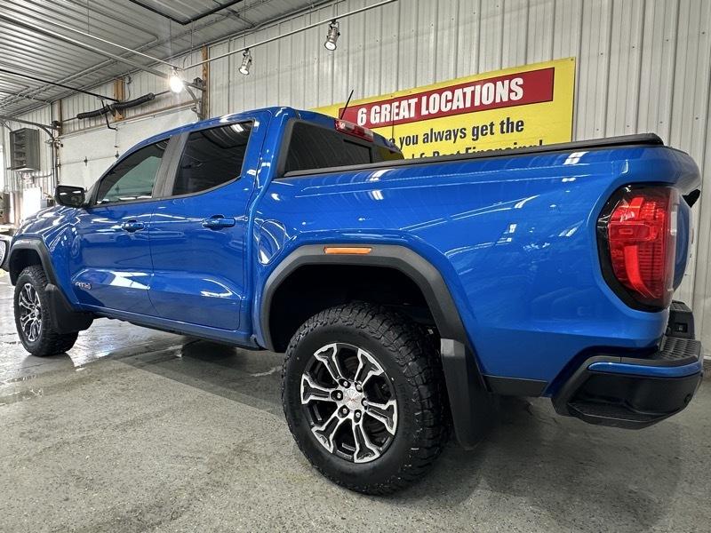 GMC Canyon AT4 Crew Cab 4WD 2023