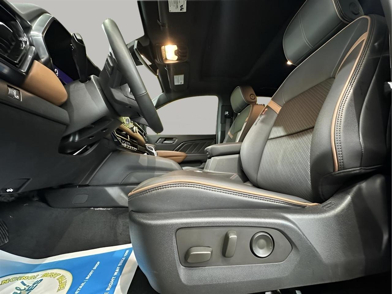 GMC Canyon AT4 Crew Cab 4WD 2023