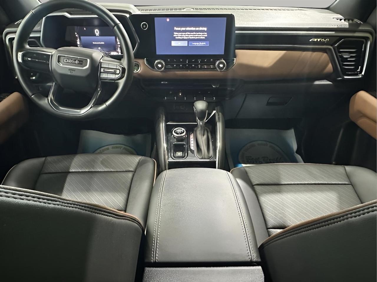 GMC Canyon AT4 Crew Cab 4WD 2023