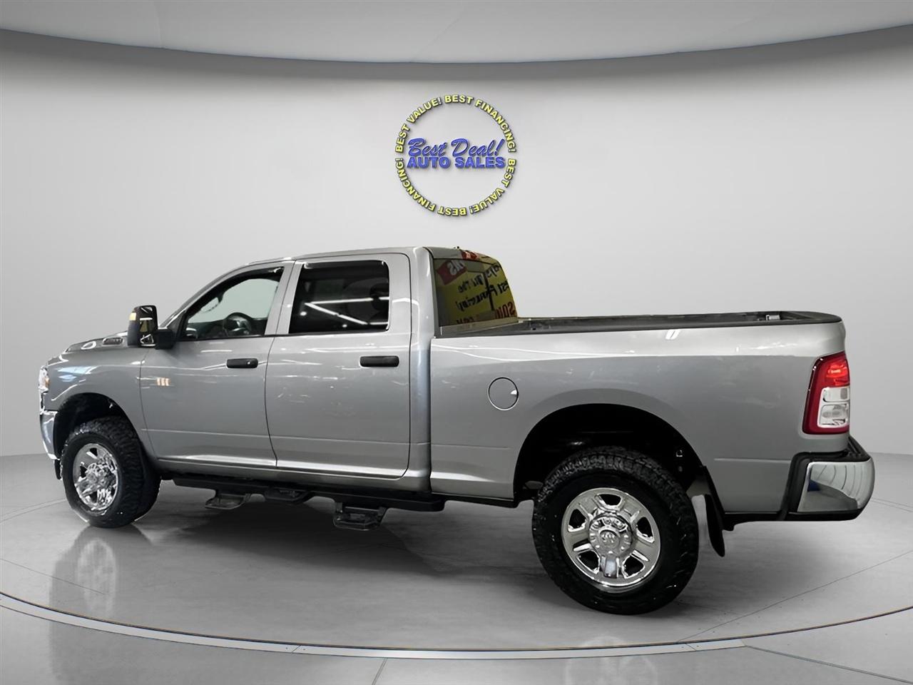RAM 2500 Tradesman Crew Cab SWB 4WD 2023