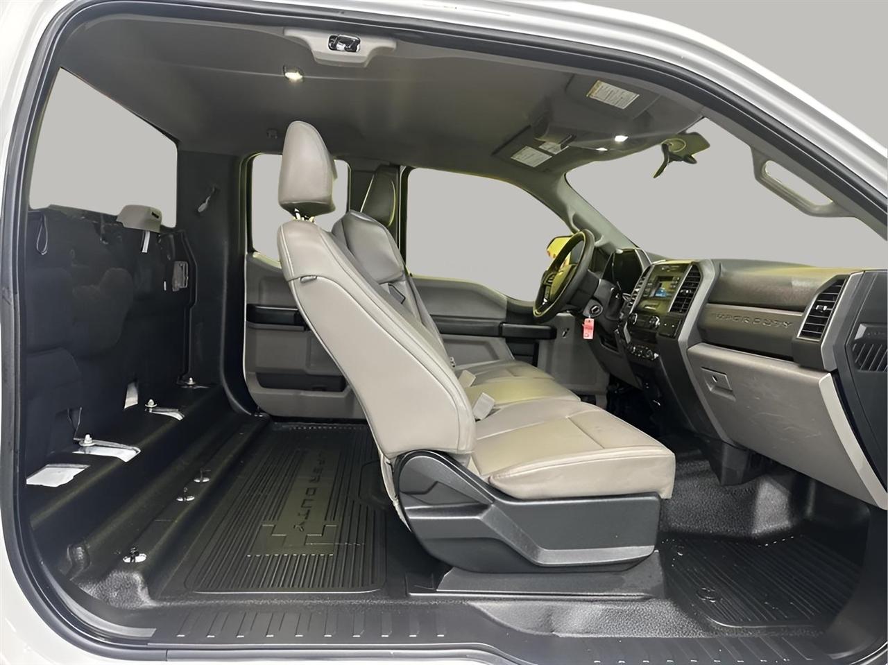 Ford F-250 SD XL SuperCab Long Bed 4WD 2018