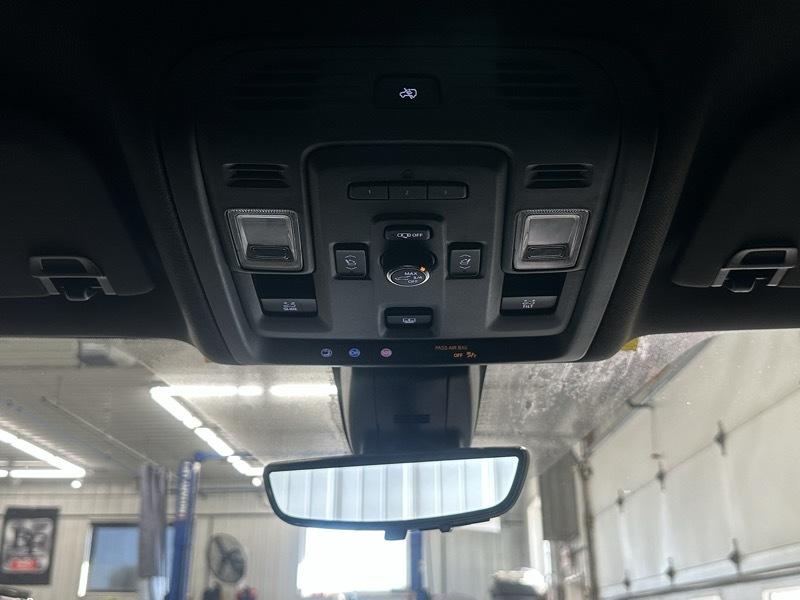 GMC Yukon Denali 4WD 2022