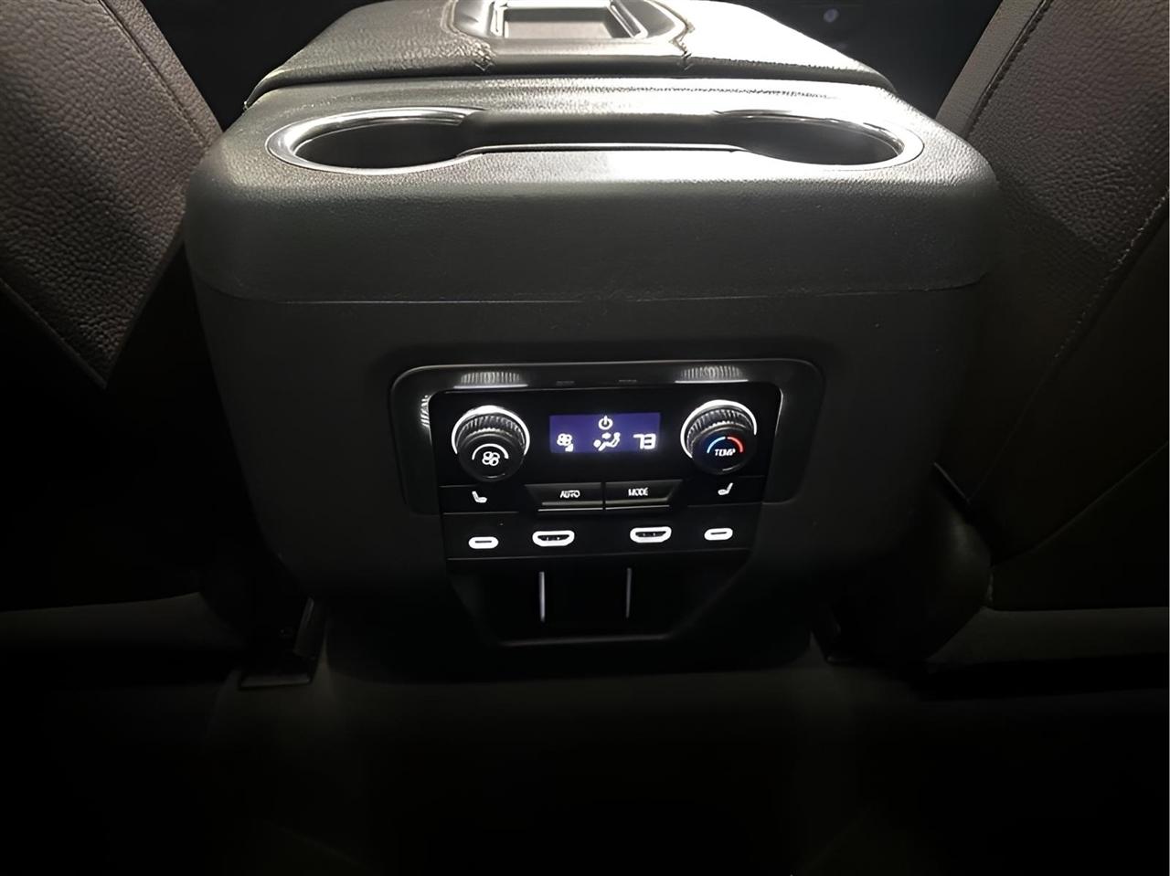 GMC Yukon Denali 4WD 2022