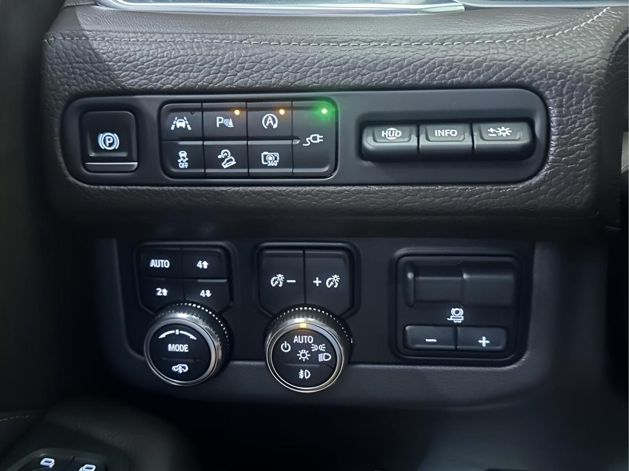 GMC Yukon Denali 4WD 2022
