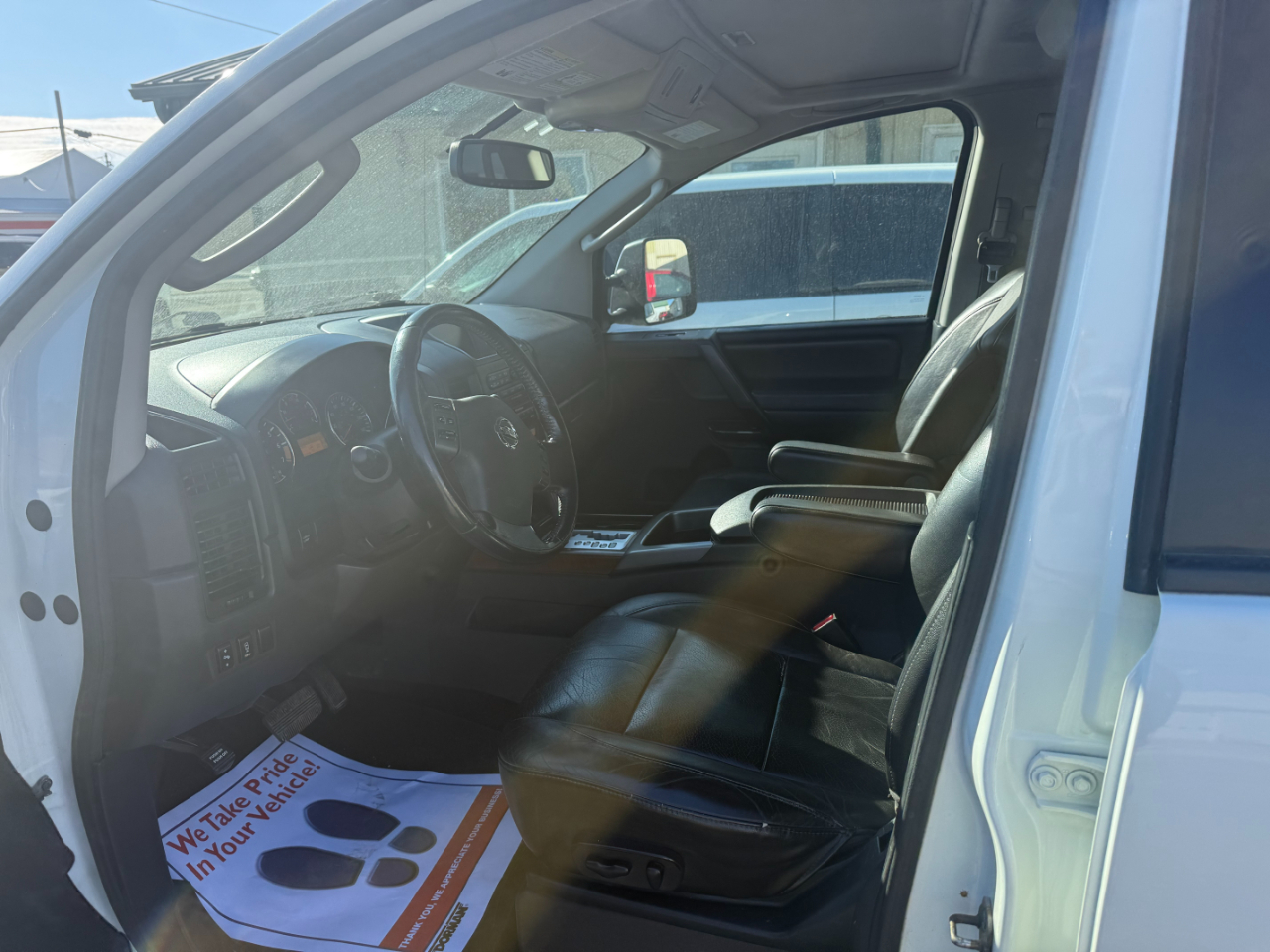 Nissan Titan 4WD Crew Cab SWB LE 2010 Nissan Titan 4WD Crew Cab SWB LE 2010
