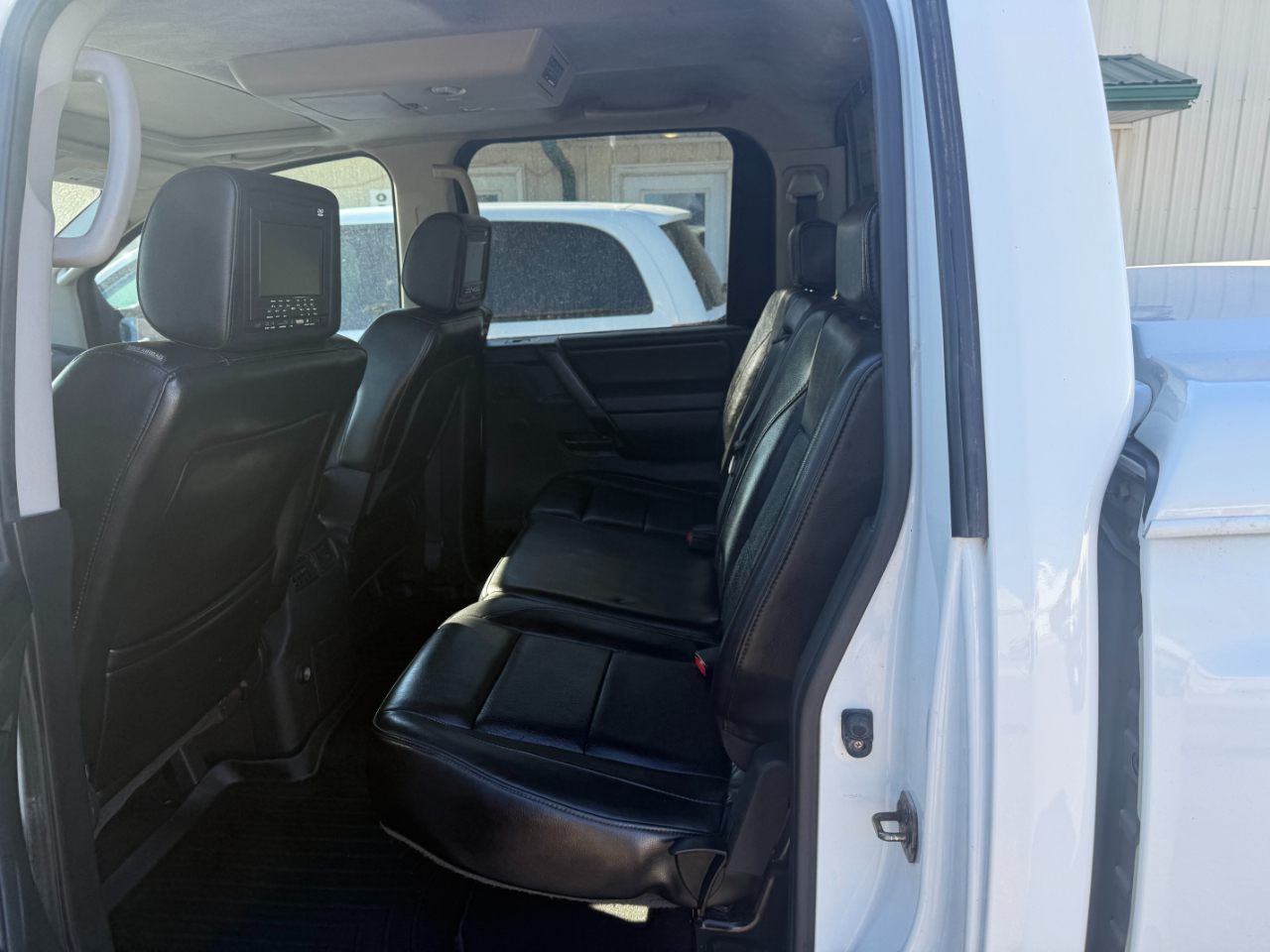 Nissan Titan 4WD Crew Cab SWB LE 2010 Nissan Titan 4WD Crew Cab SWB LE 2010