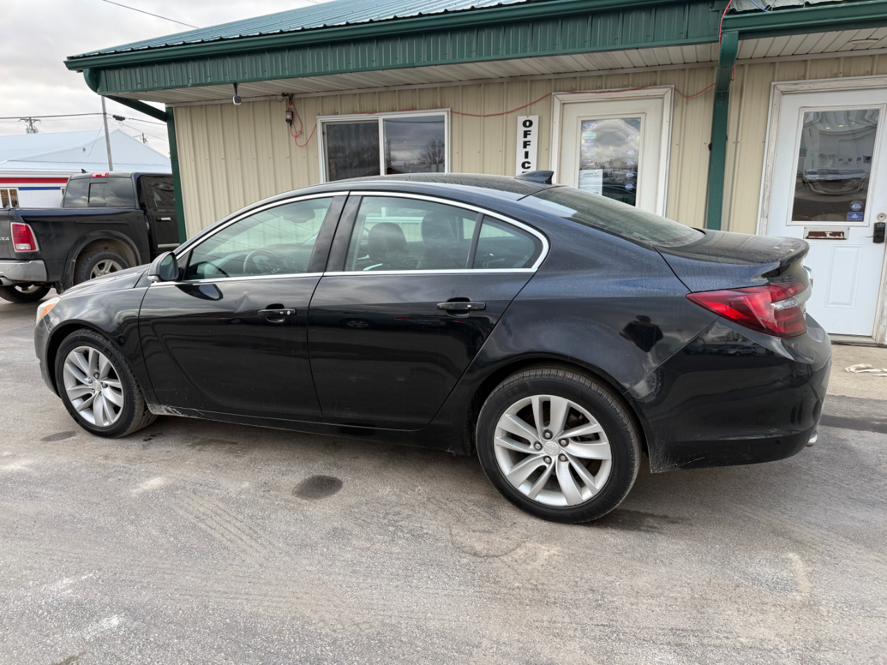 Buick Regal 4dr Sdn Premium II FWD 2017