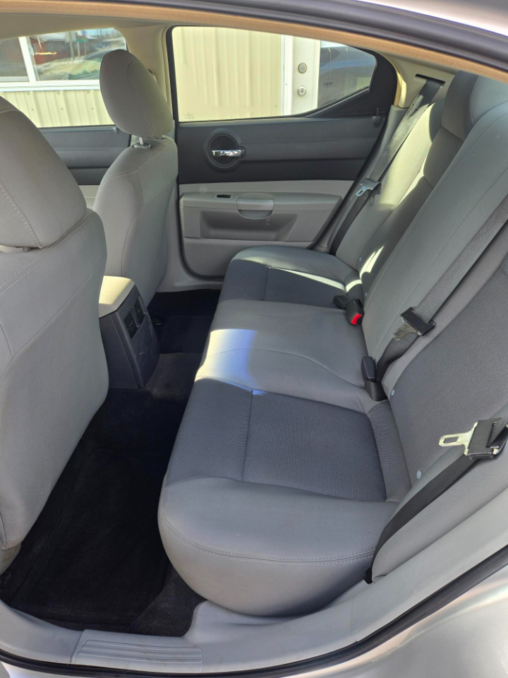 Dodge Charger 4dr Sdn RWD 2006