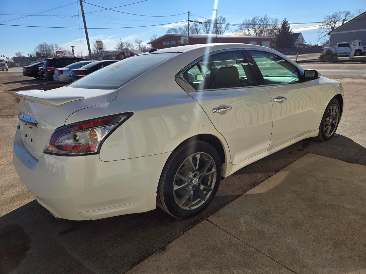 Nissan Maxima 4dr Sdn V6 CVT 3.5 SV w/Premium Pkg 2012