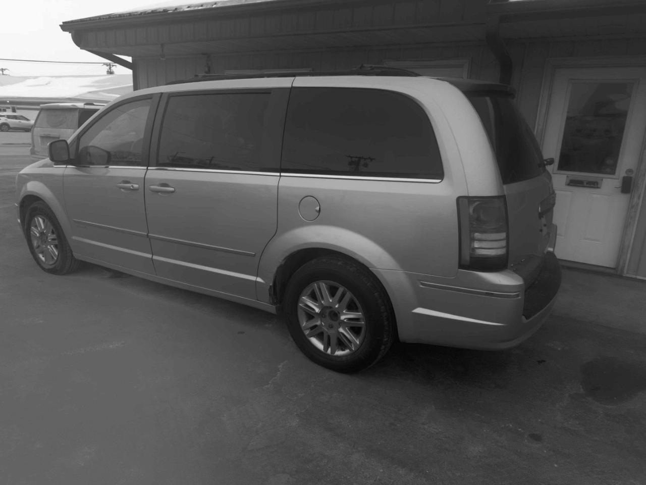 Chrysler Town & Country 4dr Wgn Touring 2010