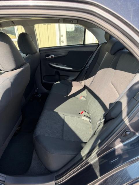 Toyota Corolla 4dr Sdn Man (Natl) 2010