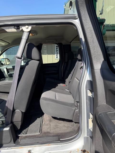 Chevrolet Silverado 1500 4WD Ext Cab 143.5" LT 2011