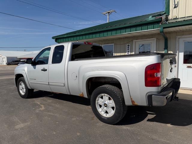 Chevrolet Silverado 1500 4WD Ext Cab 143.5" LT 2011