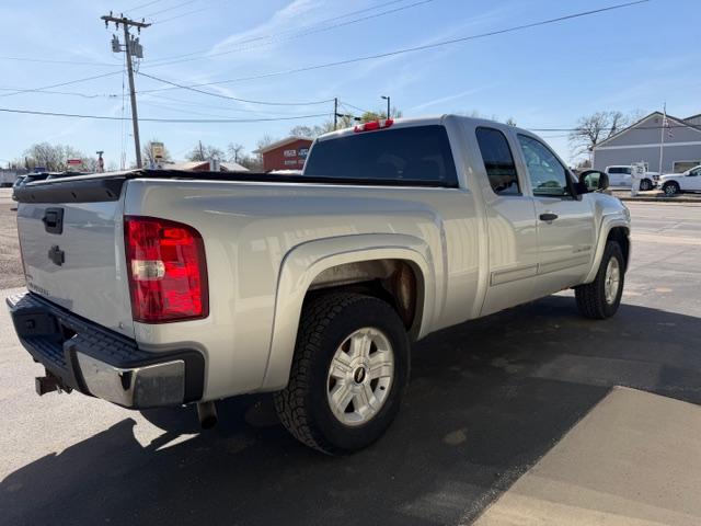 Chevrolet Silverado 1500 4WD Ext Cab 143.5" LT 2011