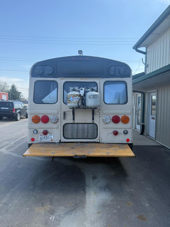 GMC Savana Cutaway 159" WB C7L DRW 2006