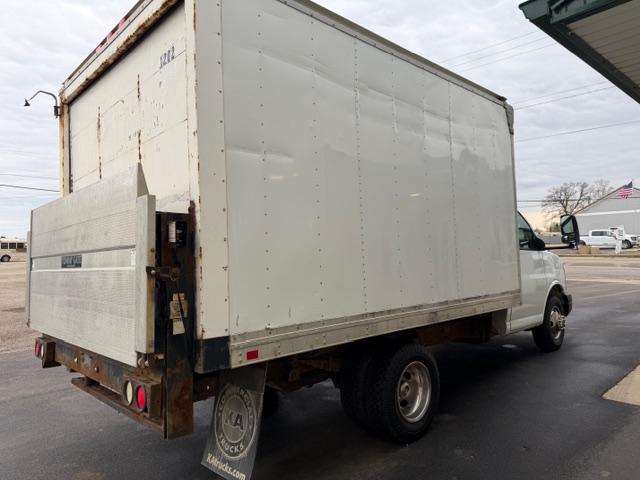 Chevrolet Express Commercial Cutaway RWD 3500 139" WB Work Van 2012