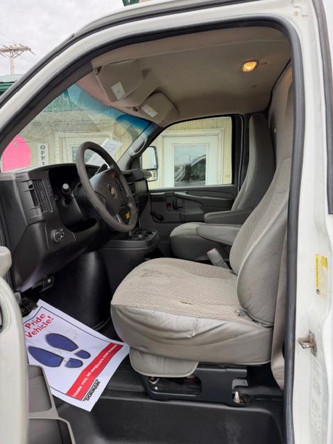 Chevrolet Express Commercial Cutaway RWD 3500 139" WB Work Van 2012