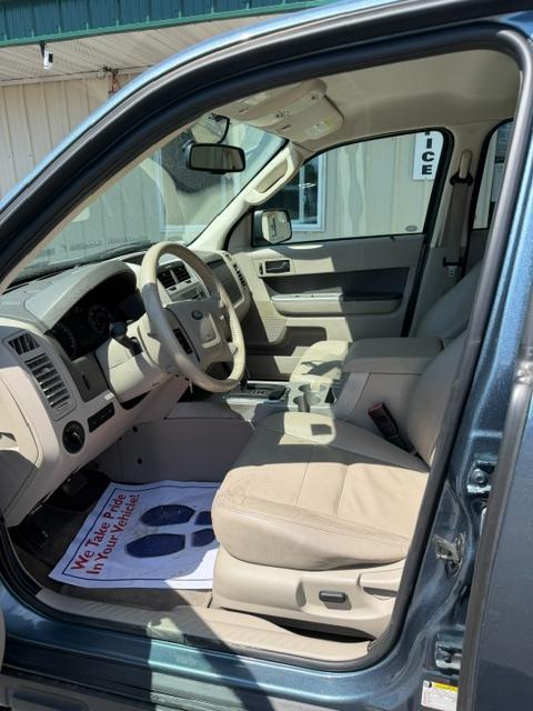 Ford Escape 4WD 4dr XLT 2011