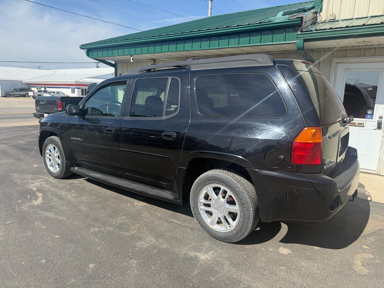 GMC Envoy XL 4dr 4WD Denali 2006