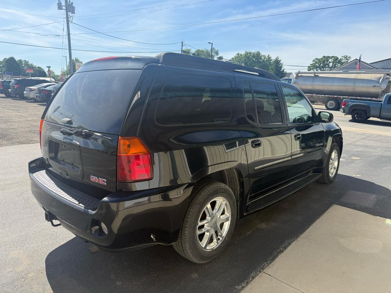 GMC Envoy XL 4dr 4WD Denali 2006