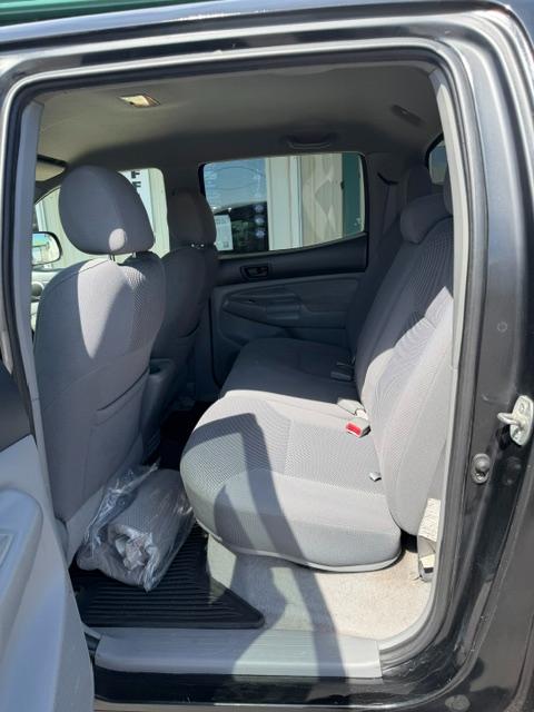 Toyota Tacoma Double 128" Manual 4WD (Natl) 2005