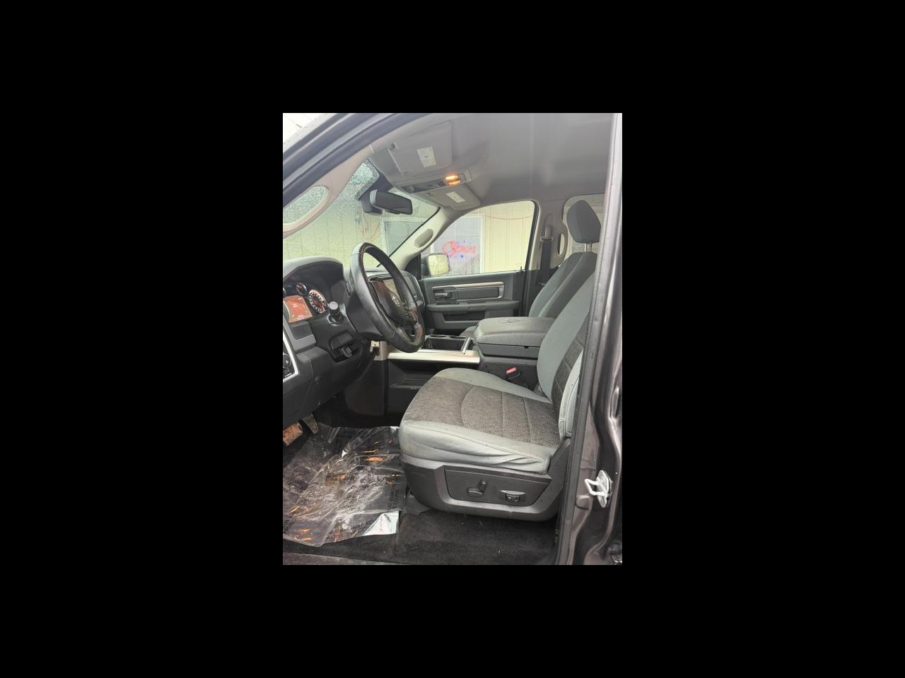 RAM 1500 4WD Crew Cab 140.5" Big Horn 2014