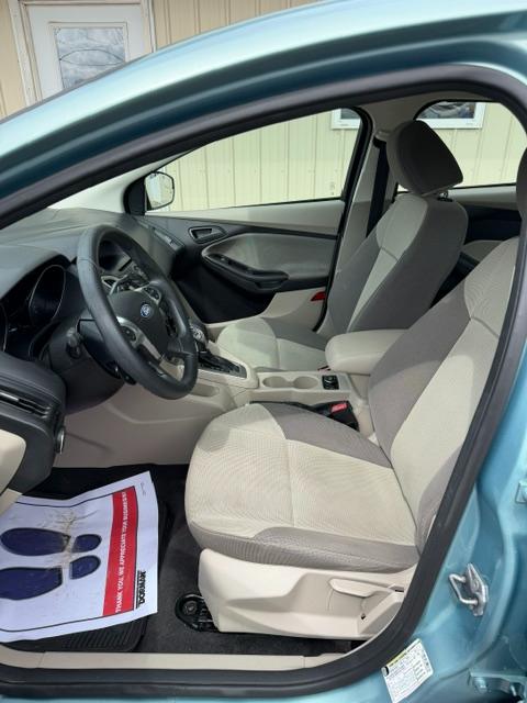 Ford Focus 4dr Sdn SE 2012