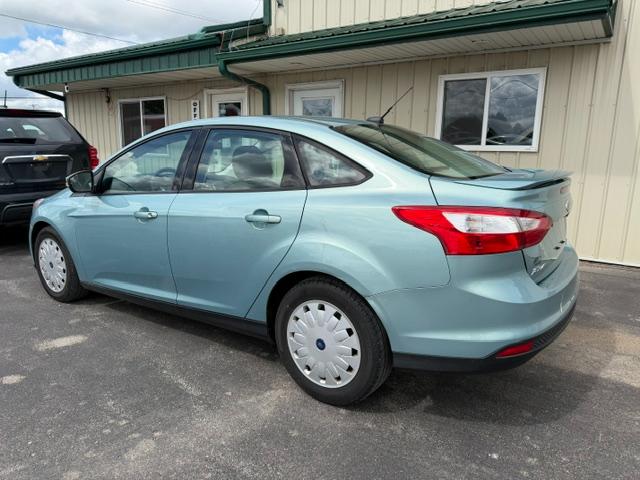 Ford Focus 4dr Sdn SE 2012