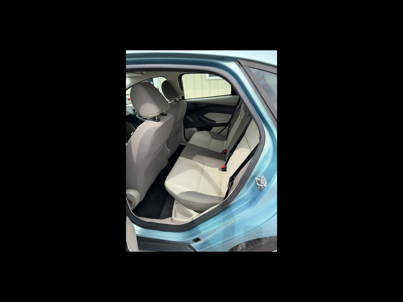 Ford Focus 4dr Sdn SE 2012