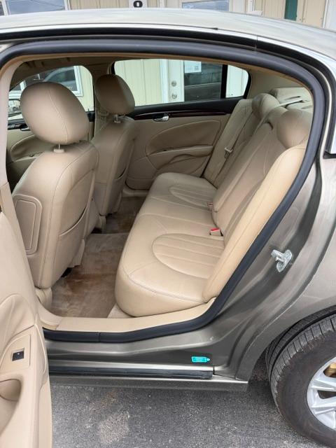 Buick Lucerne 4dr Sdn CXL 2011