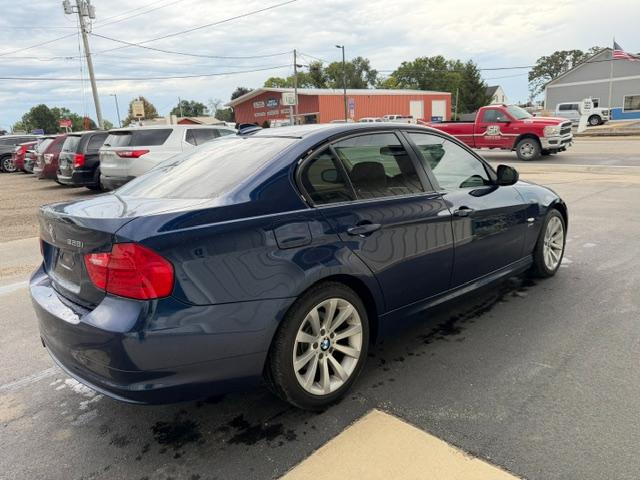BMW 3 Series 4dr Sdn 328i xDrive AWD 2011