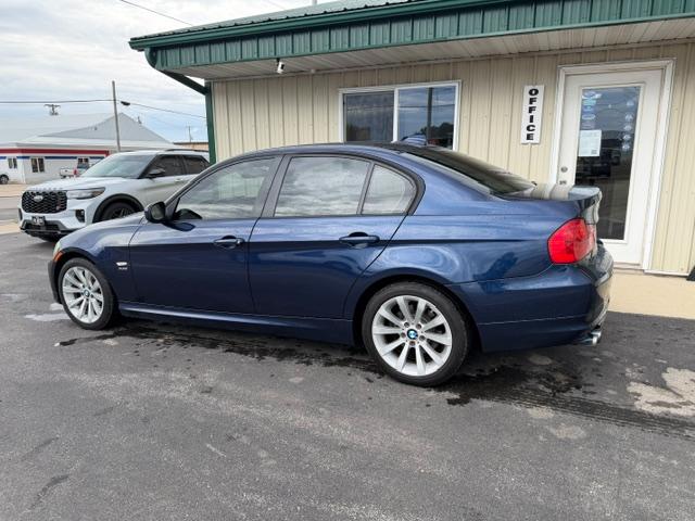 BMW 3 Series 4dr Sdn 328i xDrive AWD 2011