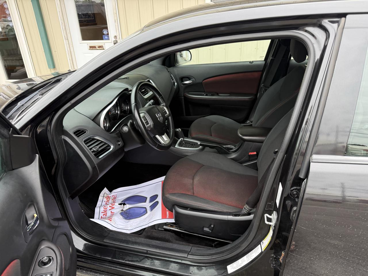 Dodge Avenger 4dr Sdn Heat 2011