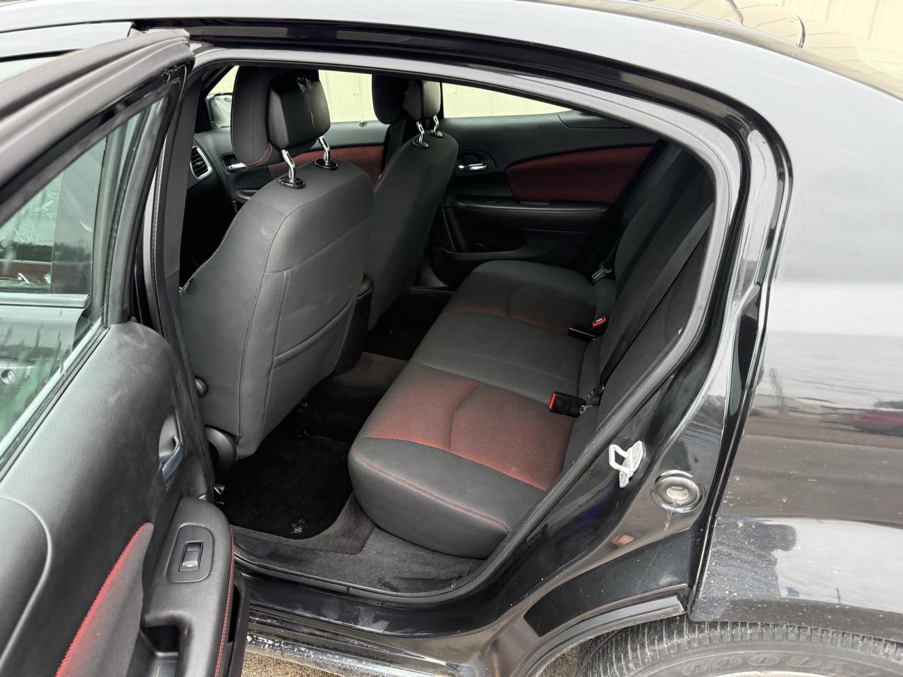 Dodge Avenger 4dr Sdn Heat 2011