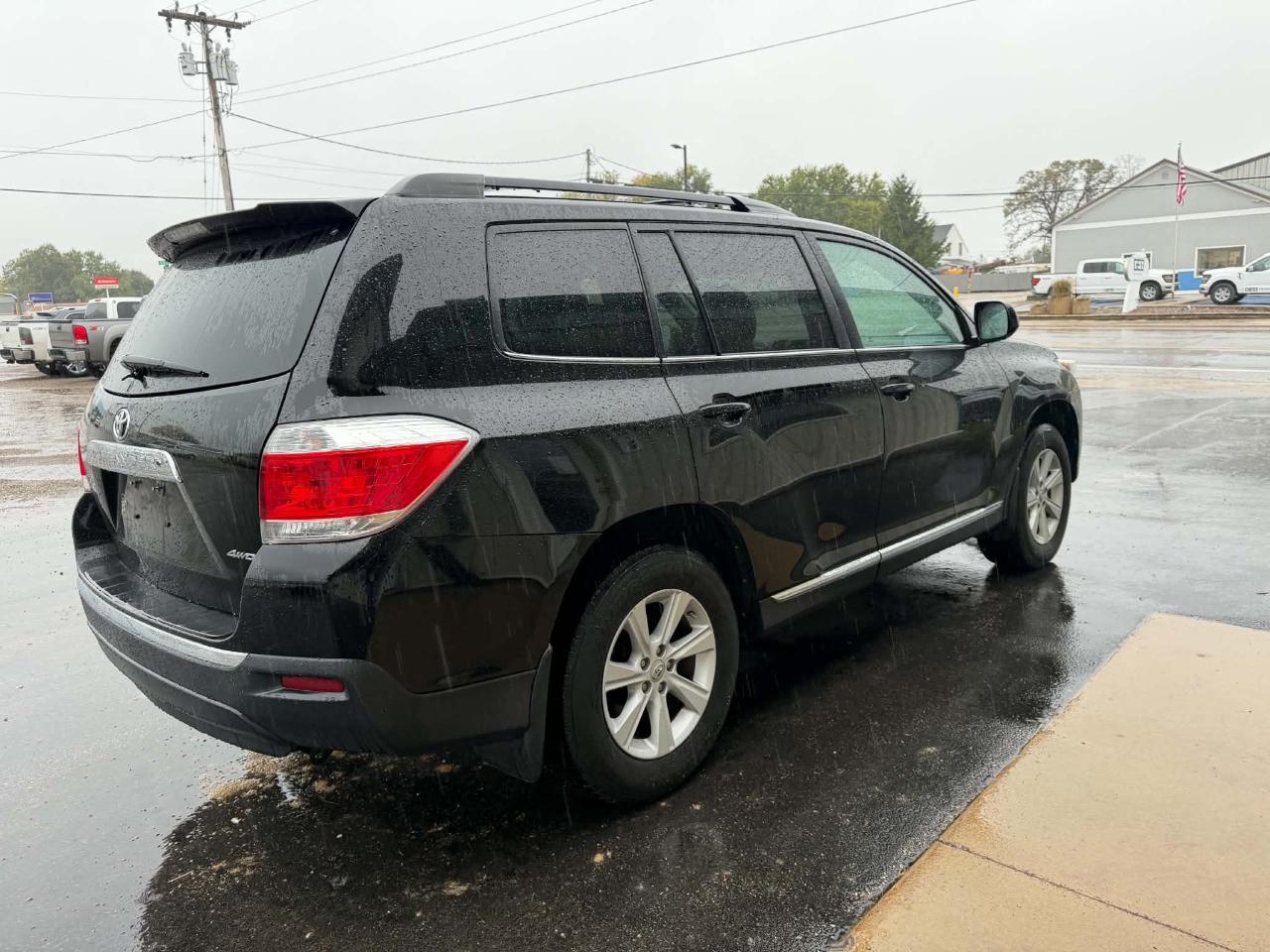 Toyota Highlander 4WD 4dr V6 Base (Natl) 2011