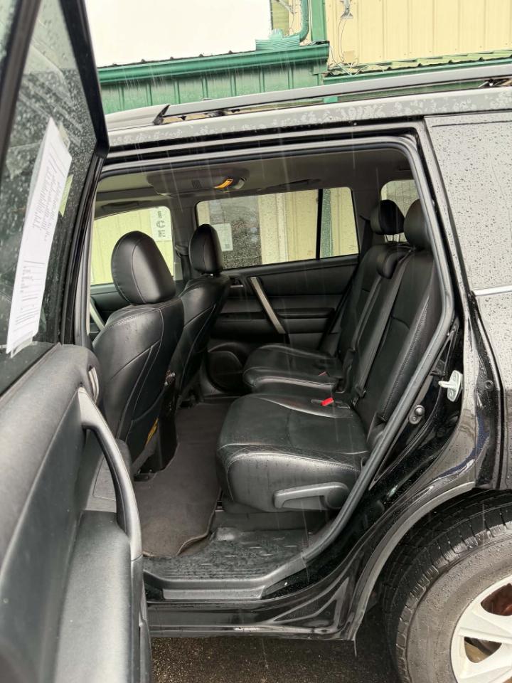 Toyota Highlander 4WD 4dr V6 Base (Natl) 2011