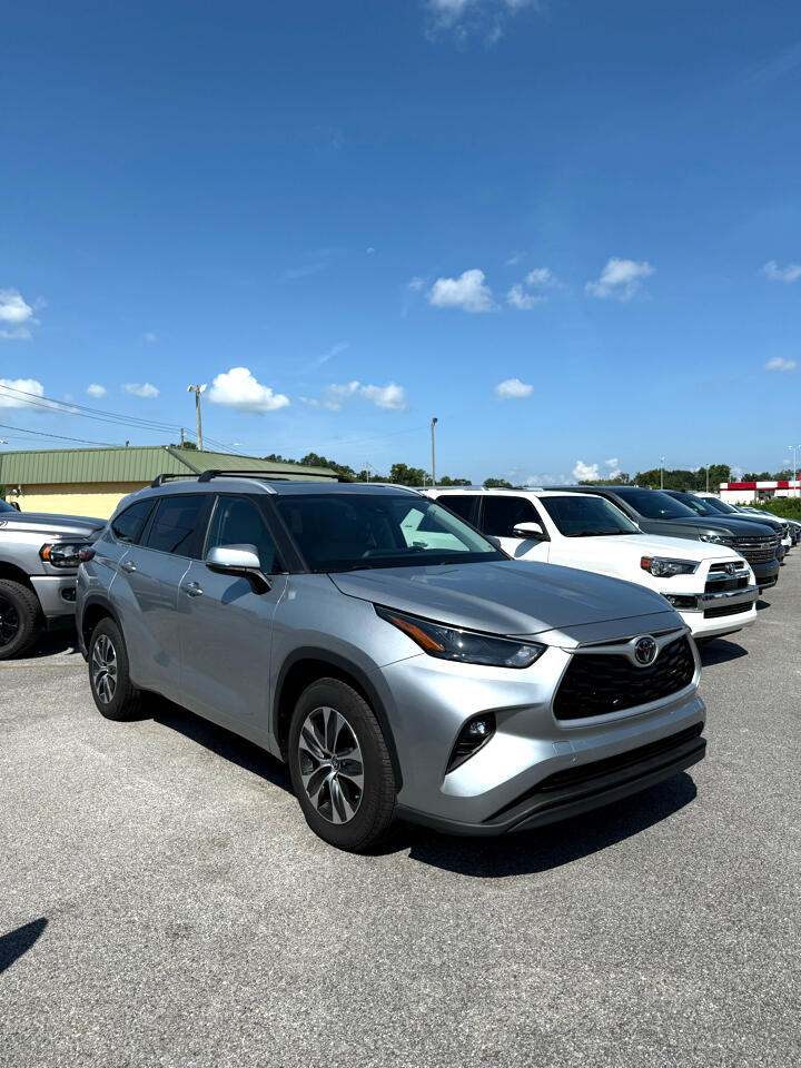 Toyota Highlander Platinum FWD (Natl) 2023