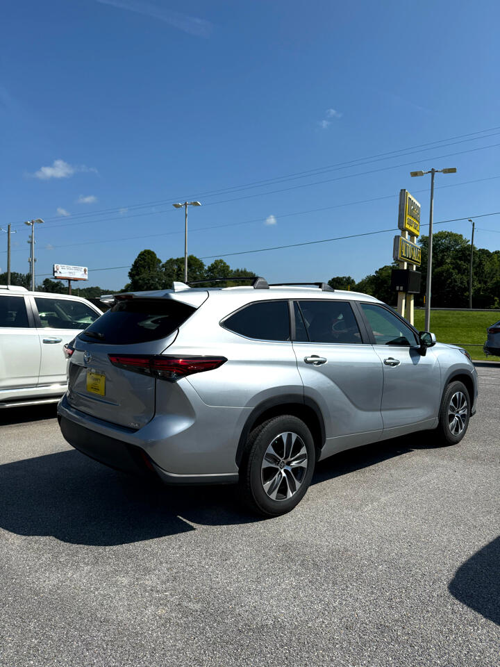 Toyota Highlander Platinum FWD (Natl) 2023